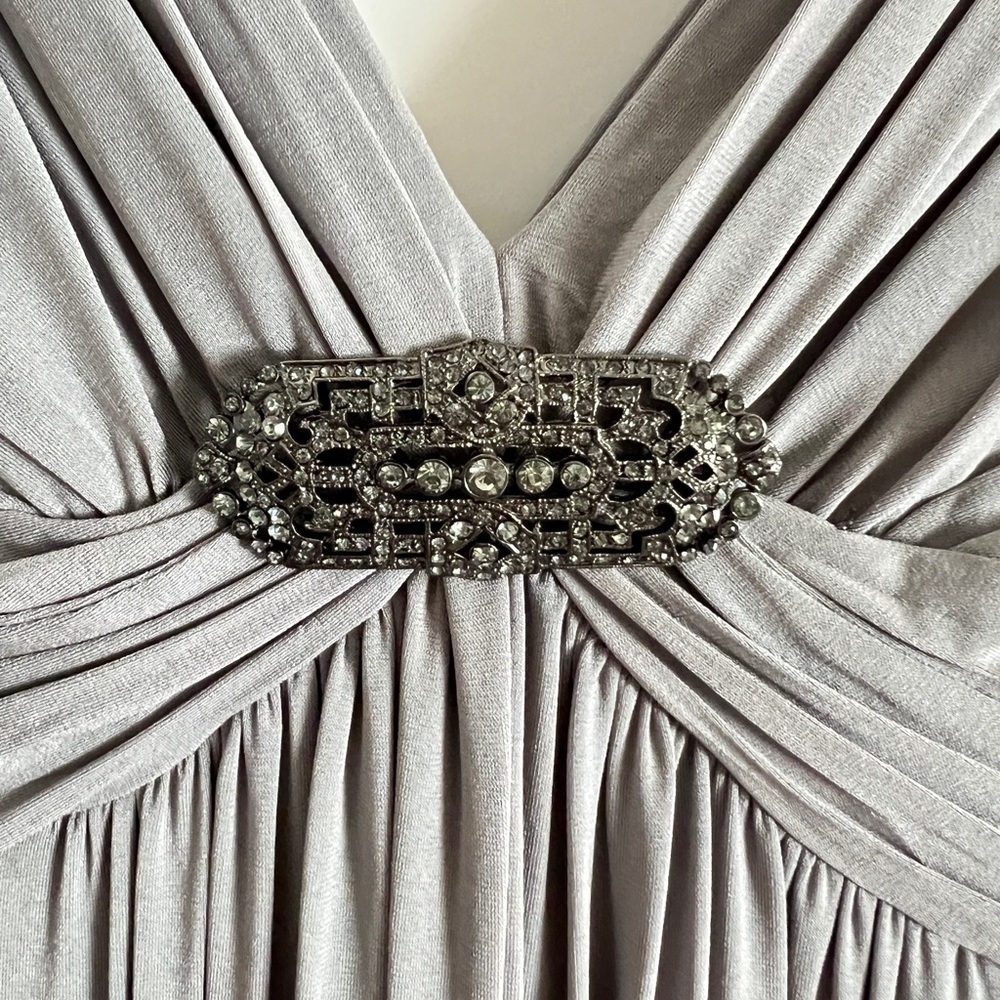 NWT BCBGMaxAzria “Jemma” sleeveless grey dress with broach. - Picture 6 of 7